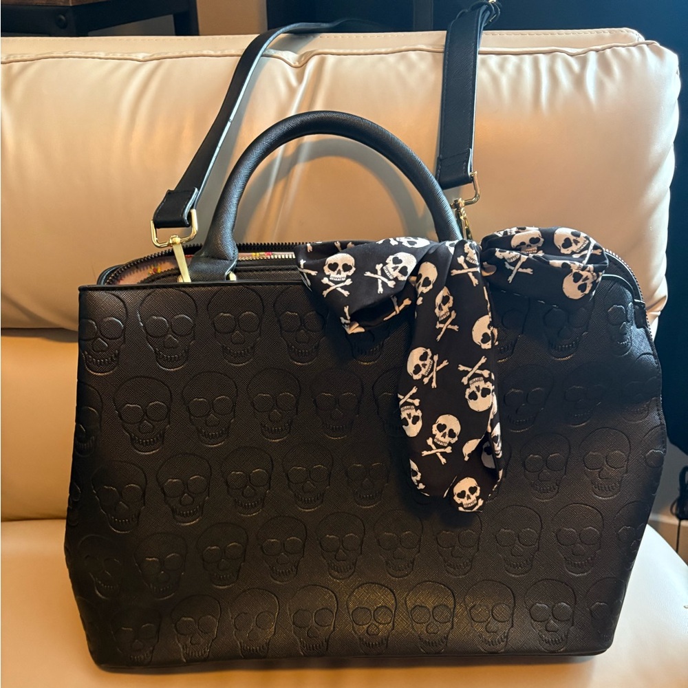 Betsey Johnson skulltastic satchel purse